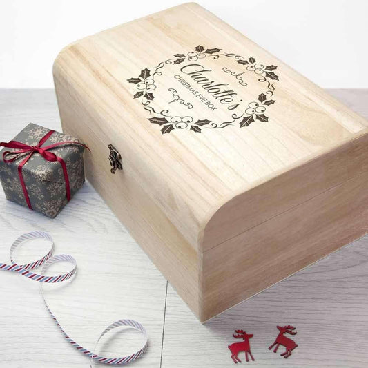 Personalised Christmas Eve Chest With Mistletoe Wreath - Myhappymoments.co.uk