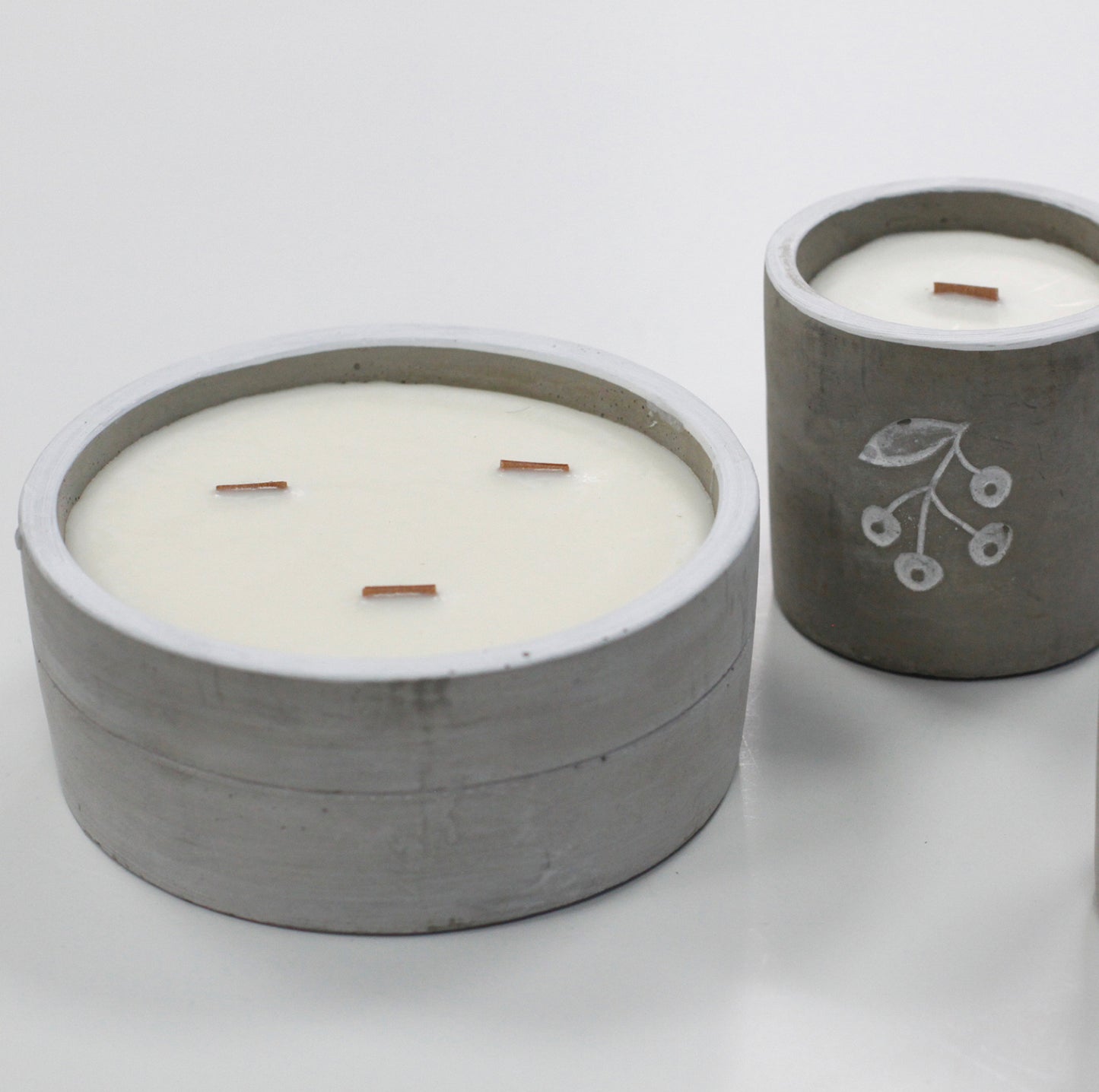 Concrete Wooden Wick Large Round Candle  - Crushed Vanilla & Orange