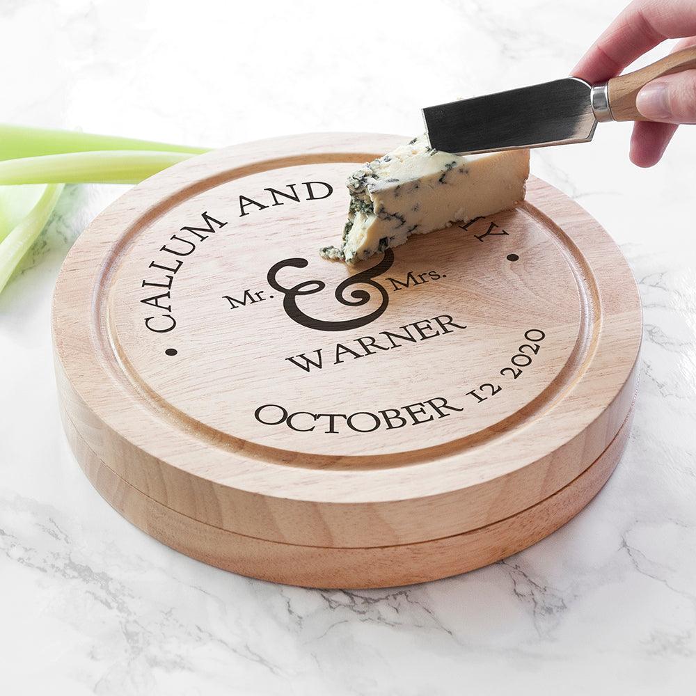 Personalised Couples Round Cheese Board with Knives - Myhappymoments.co.uk