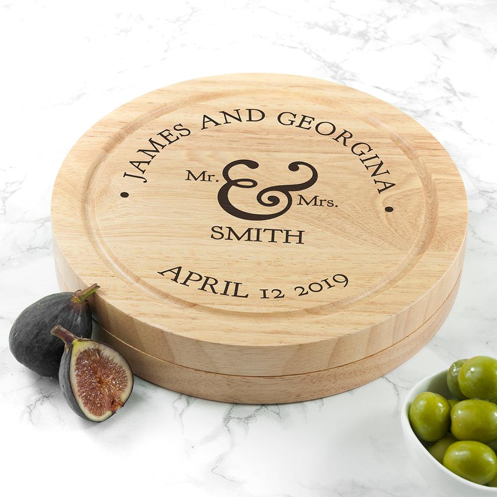 Personalised Couples Round Cheese Board with Knives - Myhappymoments.co.uk