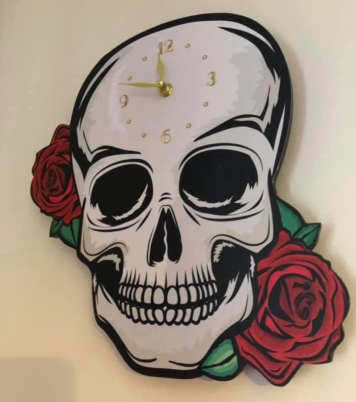 Skull And Roses Clock - Myhappymoments.co.uk